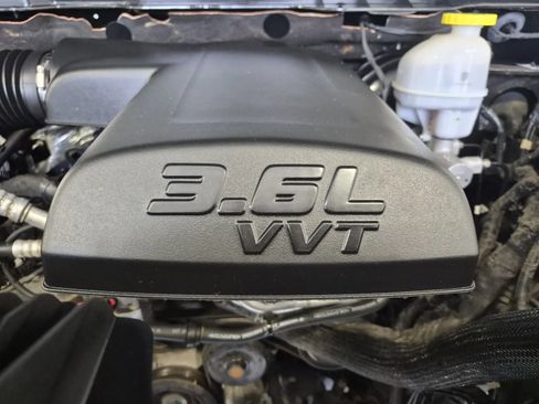 Used 2022 RAM 1500 Warlock AWD/4WD image 40