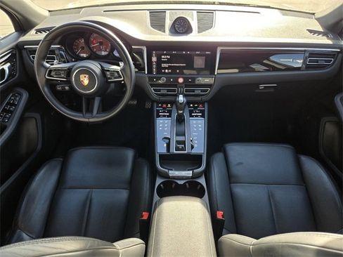 Used 2022 Porsche Macan image 2
