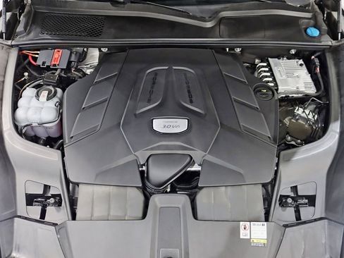 Used 2023 Porsche Cayenne image 40