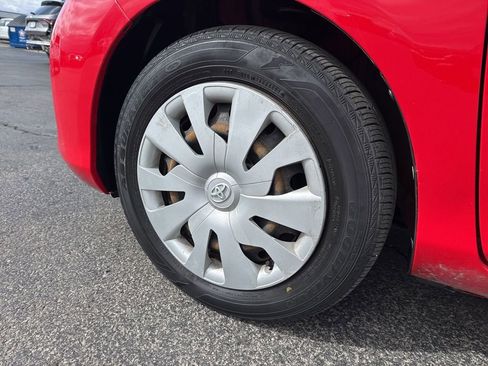 Used 2016 Toyota Yaris L image 5