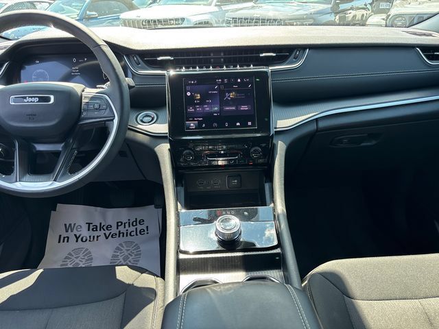 Used 2025 Jeep Grand Cherokee L Laredo w/ Luxury Tech Group I AWD/4WD image 11