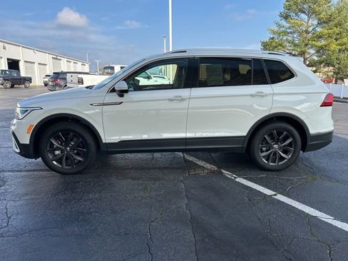 Certified 2024 Volkswagen Tiguan SE image 2