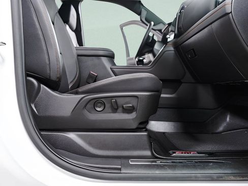 Used 2025 GMC Sierra 1500 AT4 image 37