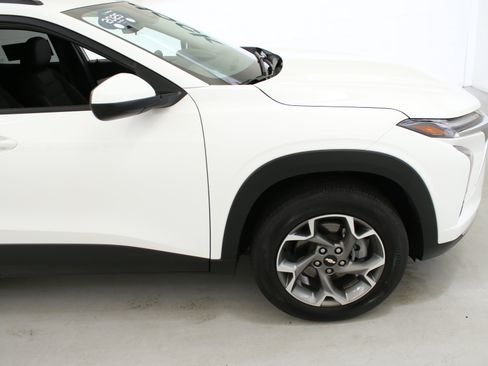 Certified 2025 Chevrolet Trax LT w/ Driver Confidence Package FWD image 12