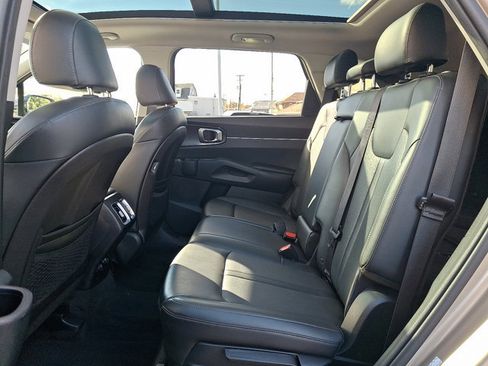 Used 2021 Kia Sorento S w/ Panoramic Sunroof Package image 9