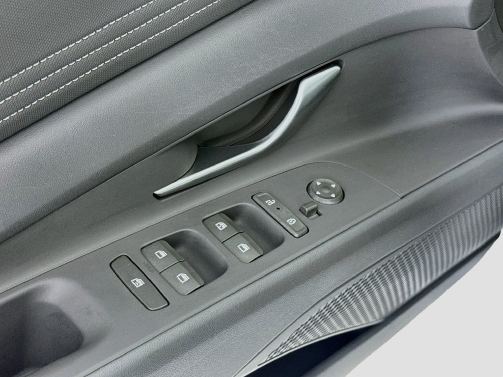 Used 2025 Hyundai Elantra SEL FWD image 20