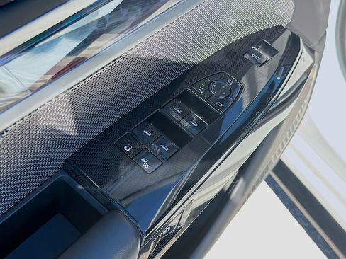 Certified 2025 BMW 740i image 24