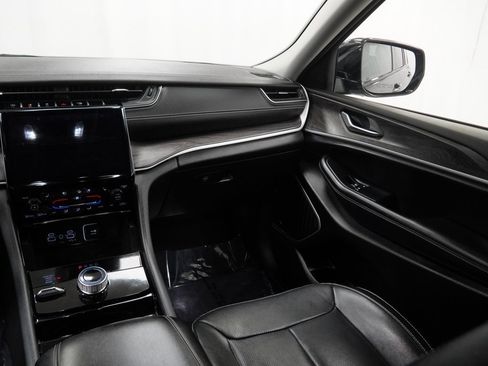 Certified 2022 Jeep Grand Cherokee Limited w/ Luxury Tech Group II image 27