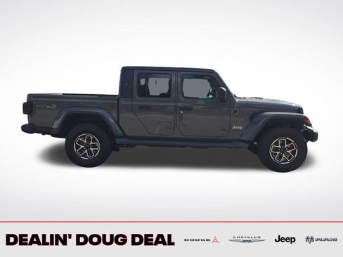 Used 2020 Jeep Gladiator Overland AWD/4WD image 6