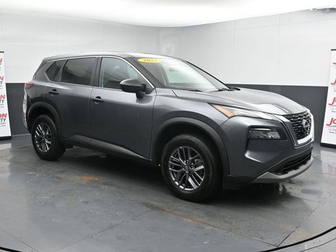 Used 2023 Nissan Rogue S image 2