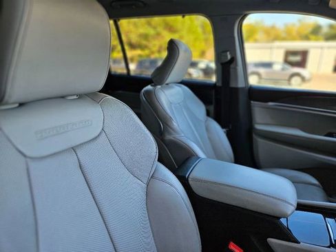 Used 2022 Jeep Grand Cherokee L Overland w/ Advanced Protech Group III image 14