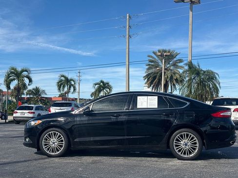 Used 2016 Ford Fusion SE w/ Equipment Group 202A image 2