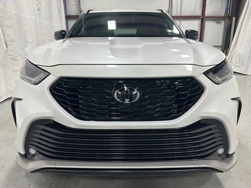 Used 2025 Toyota Highlander XSE image 2