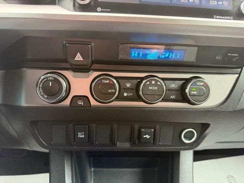 Certified 2022 Toyota Tacoma SR5 AWD/4WD image 16