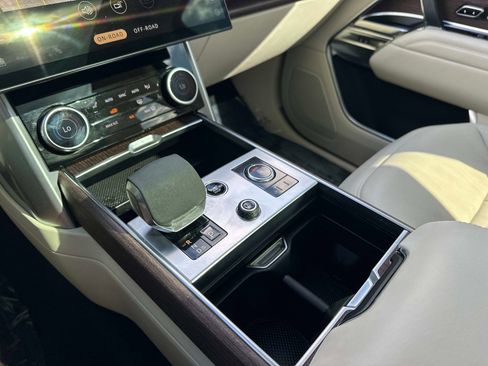 Used 2023 Land Rover Range Rover Long Wheelbase SE image 26