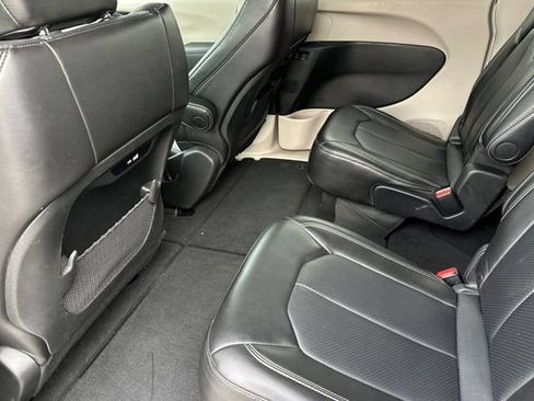 Certified 2024 Chrysler Pacifica Touring-L FWD image 15