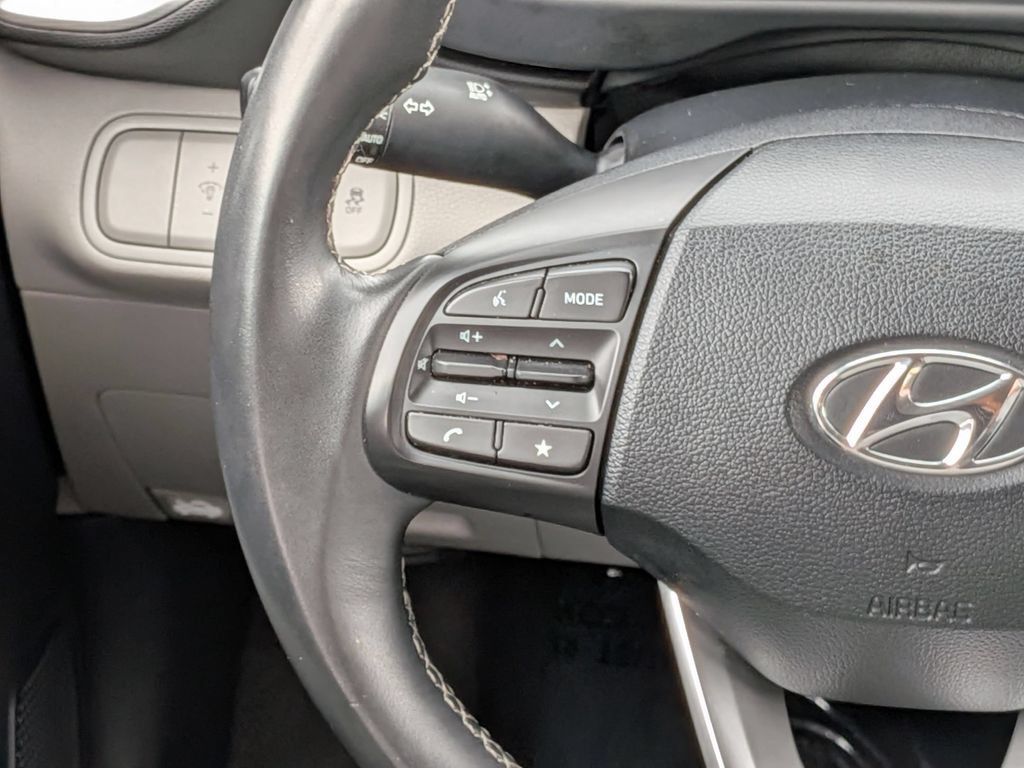 Used 2025 Hyundai Venue SEL FWD image 33
