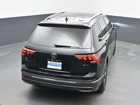 Used 2022 Volkswagen Tiguan SE AWD/4WD image 38