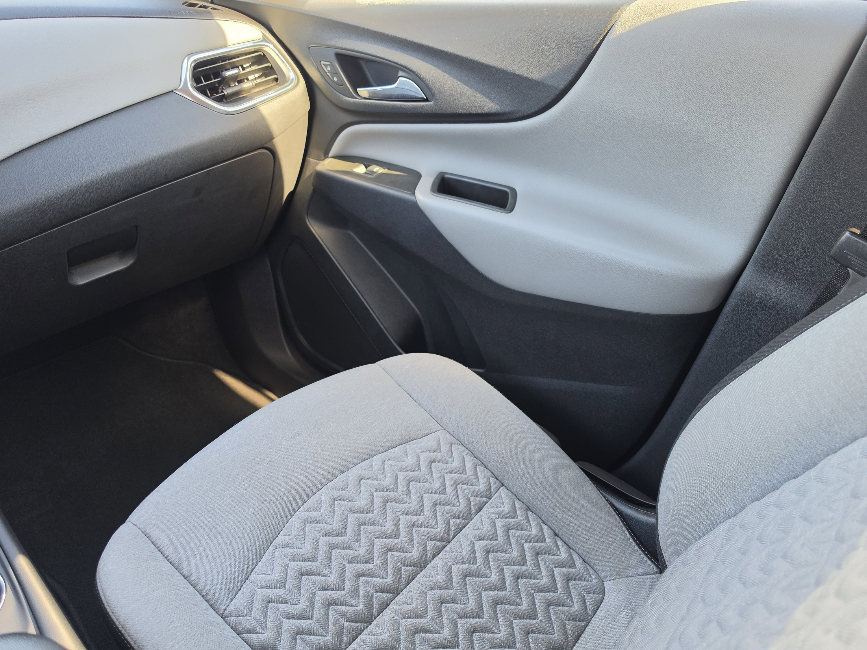 Used 2024 Chevrolet Equinox LT FWD image 22