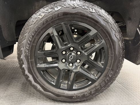 Used 2025 Chevrolet Silverado 1500 LT Trail Boss w/ Convenience Package II AWD/4WD image 8