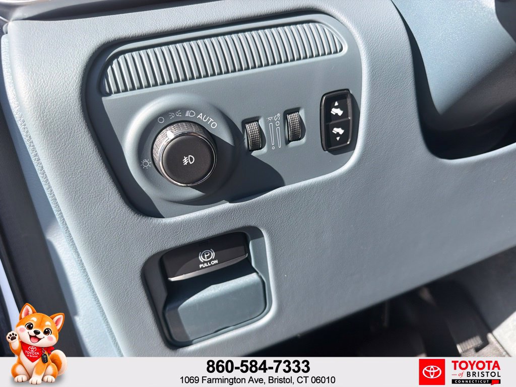 Used 2023 Jeep Grand Wagoneer Series III AWD/4WD image 29