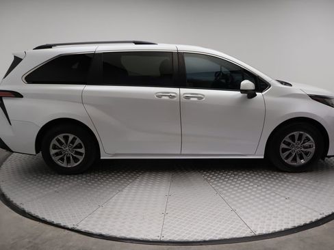 Used 2022 Toyota Sienna XLE FWD image 7