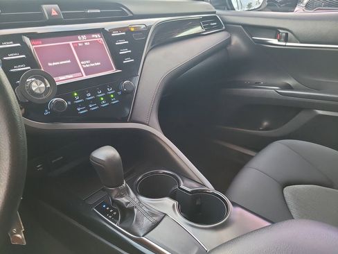 Used 2019 Toyota Camry L image 17