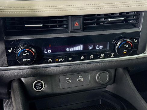 Certified 2023 Nissan Rogue SV w/ SV Premium B Package FWD image 17