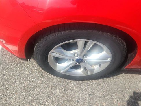 Used 2014 Ford Focus SE FWD image 9