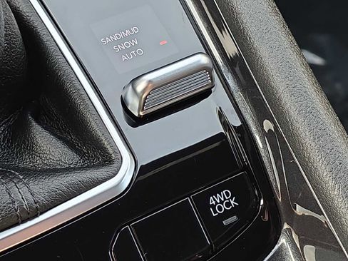 Certified 2025 Jeep Compass Latitude image 28