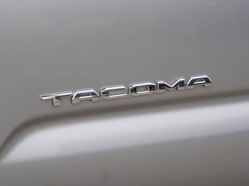 Used 2019 Toyota Tacoma TRD Off-Road image 9