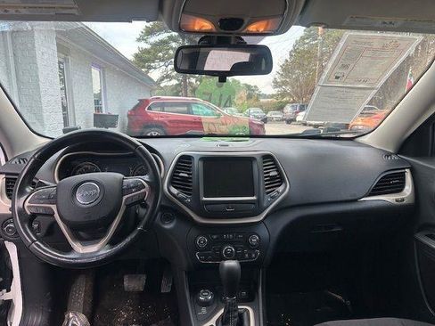 Used 2015 Jeep Cherokee Latitude image 16