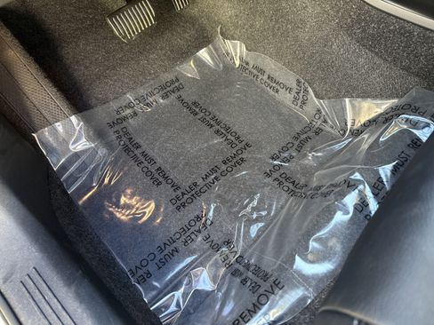 Used 2025 Volvo XC40 B5 Core image 17