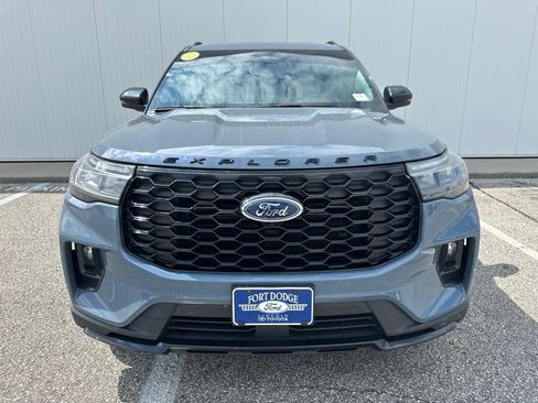 Used 2026 Ford Explorer ST-Line w/ ST-Line Street Pack AWD/4WD image 11