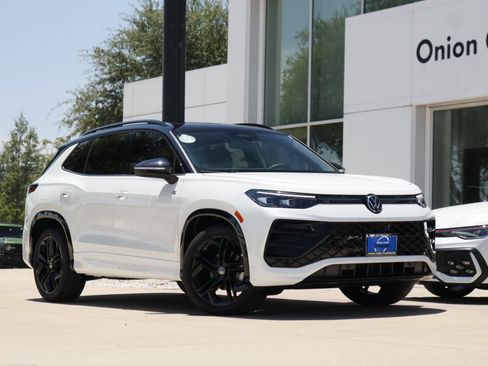 New 2026 Volkswagen Tiguan SE R-Line FWD image 1