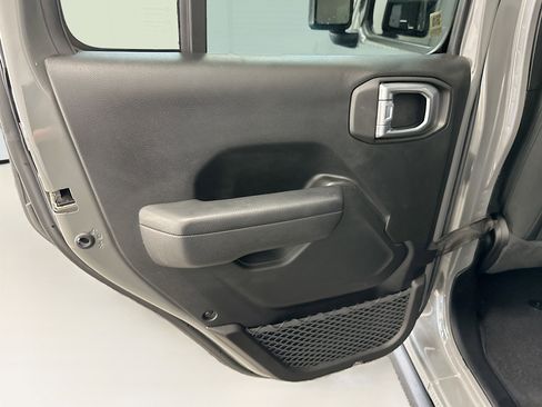 Used 2023 Jeep Wrangler Unlimited Rubicon 4xe w/ Cold Weather Group AWD/4WD image 27