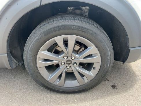 Used 2023 Ford Explorer XLT w/ Equipment Group 202A AWD/4WD image 9