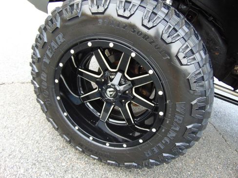 Used 2004 Chevrolet Silverado 2500 LT w/ Heavy-Duty Power Package image 58