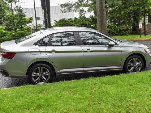 Used 2024 Volkswagen Jetta SE FWD image 8
