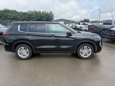 Used 2023 Mitsubishi Outlander ES AWD/4WD image 13