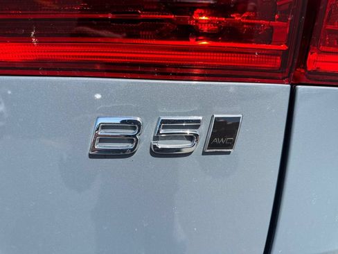 Certified 2023 Volvo XC60 B5 Plus w/ Climate Package AWD/4WD image 11