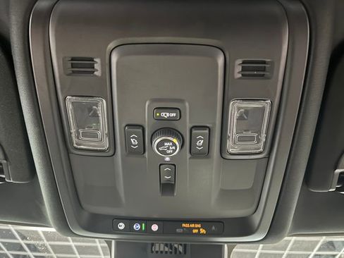Used 2025 GMC Yukon XL Denali AWD/4WD image 24