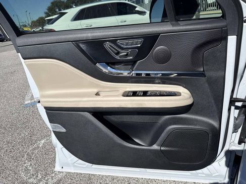 New 2026 Lincoln Corsair Premiere image 18