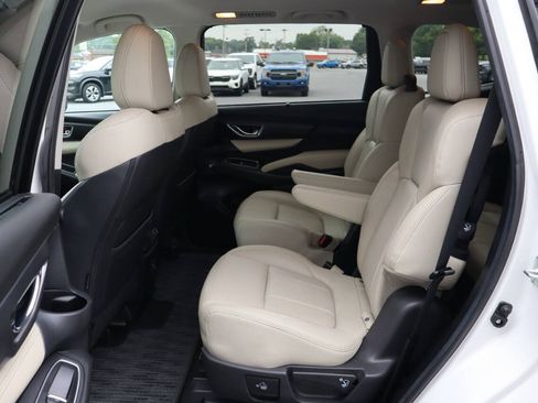 Used 2022 Subaru Ascent Limited AWD/4WD image 5