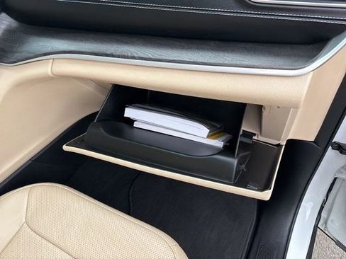 Used 2023 Jeep Grand Cherokee Limited w/ Luxury Tech Group II image 44