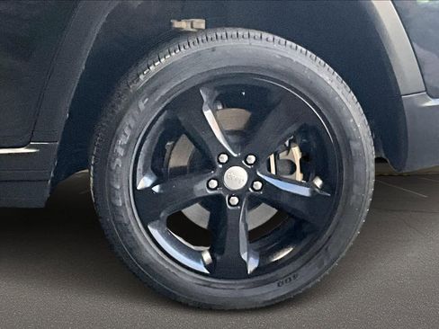 Used 2021 Jeep Grand Cherokee L Laredo image 39