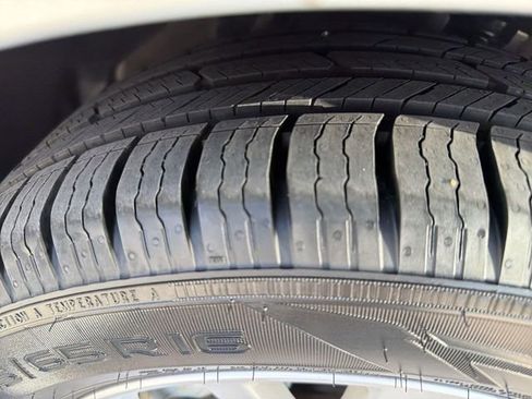 Used 2025 Toyota Camry LE image 32