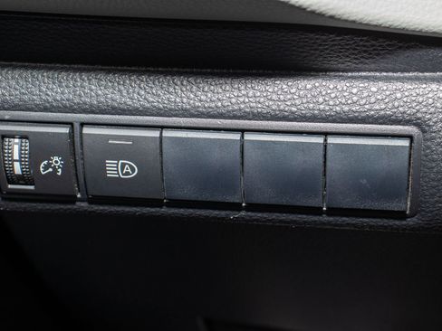 Used 2020 Toyota Corolla LE image 24