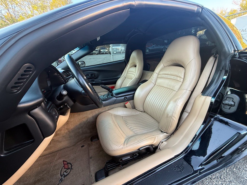 Used 2004 Chevrolet Corvette Coupe RWD image 27