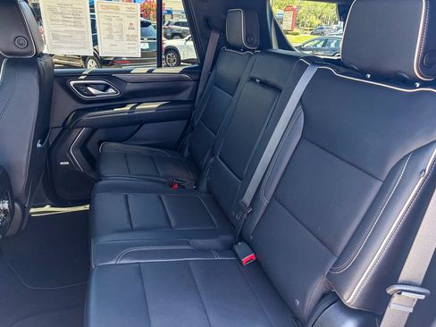 Used 2023 GMC Yukon SLT AWD/4WD image 43